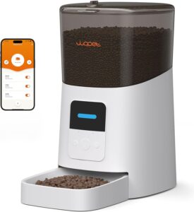 Best automatic cat feeders for multiple cats with smart and microchip feeding options